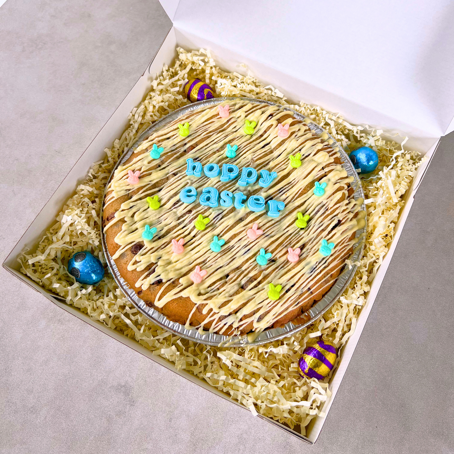 HOPPY EASTER COOKIE CAKE