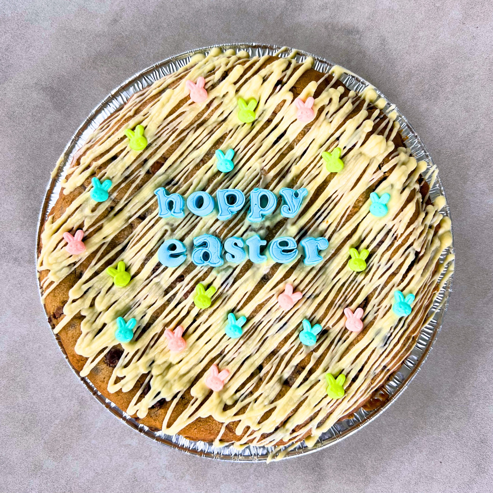 HOPPY EASTER COOKIE CAKE